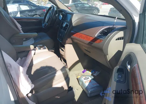 2013 Chrysler Town & Country Touring z USA, uszkodzony, nr VIN 2C4RC1BG0DR815311